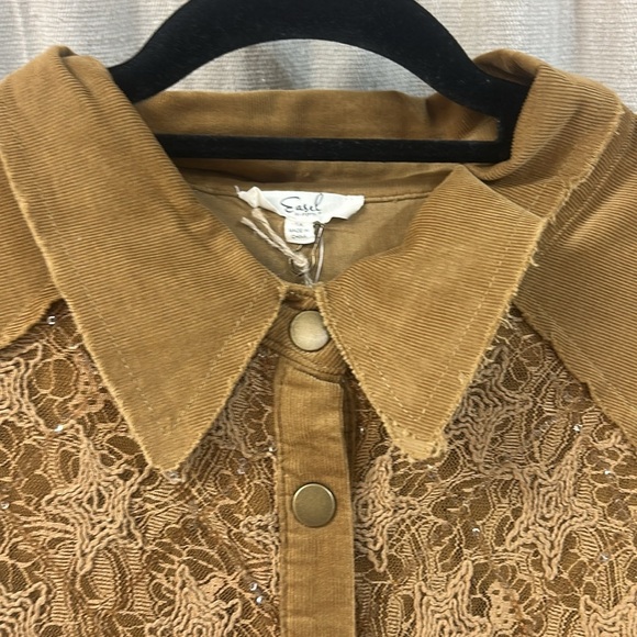 Women's Lace Detail Button-Up Top in Brown - Easel - Picture 5 of 6
